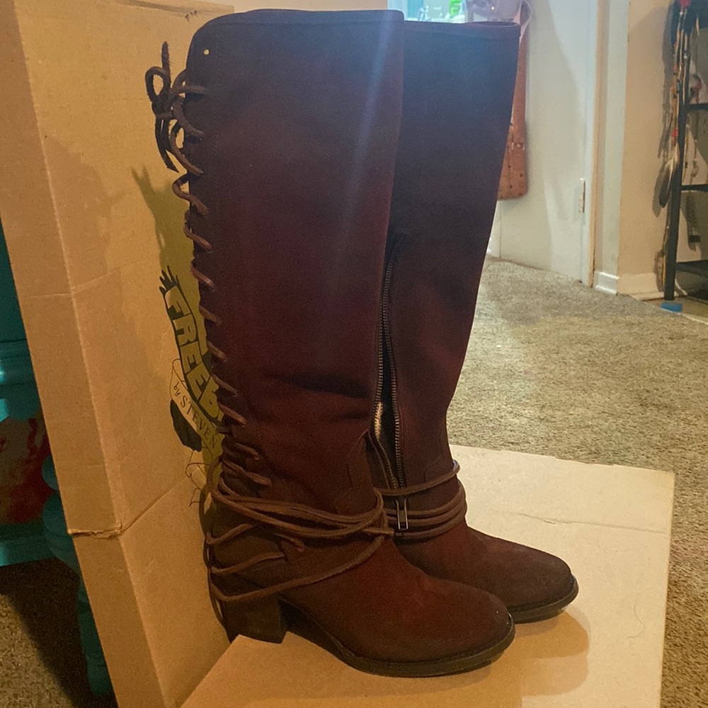Free bird knee boots with heel